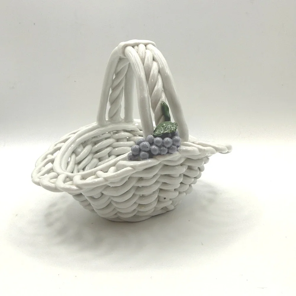 CAPODDIMONTE Lattice Basket Small White Grape‎ Accents Woven Vtg Decorative